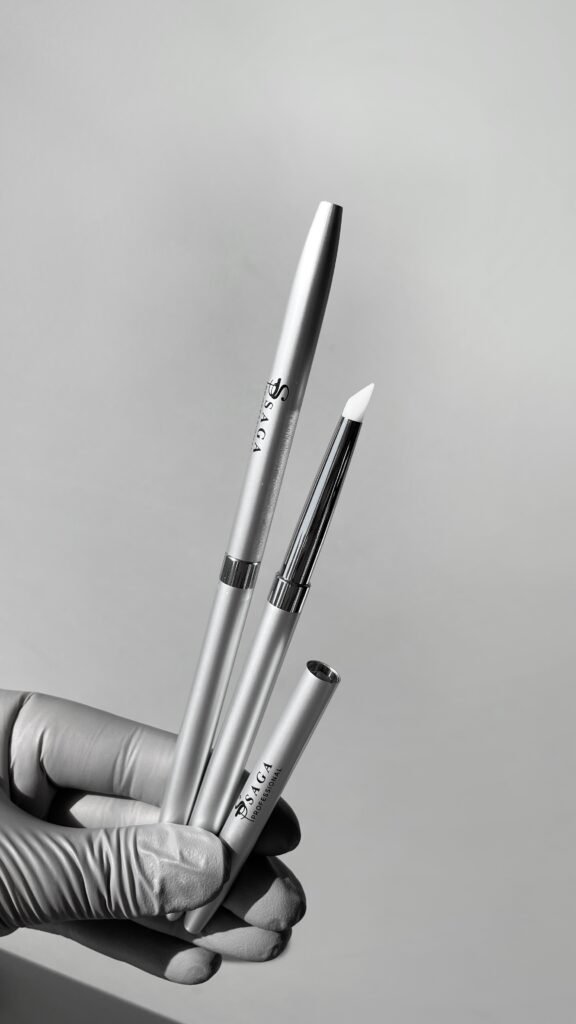 Saga Slicone Brush